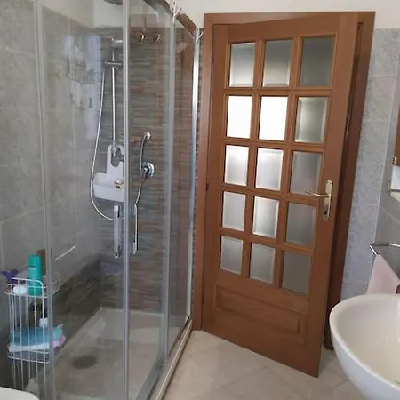 Casa Graziosa Con Ampio Cortile Per I Tuoi Momenti All'aperto Holiday home